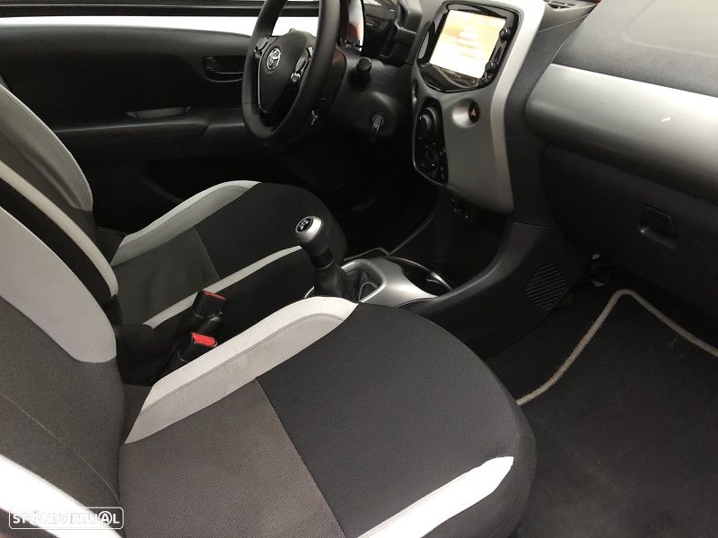 Toyota Aygo 1.0 X-Play - 16