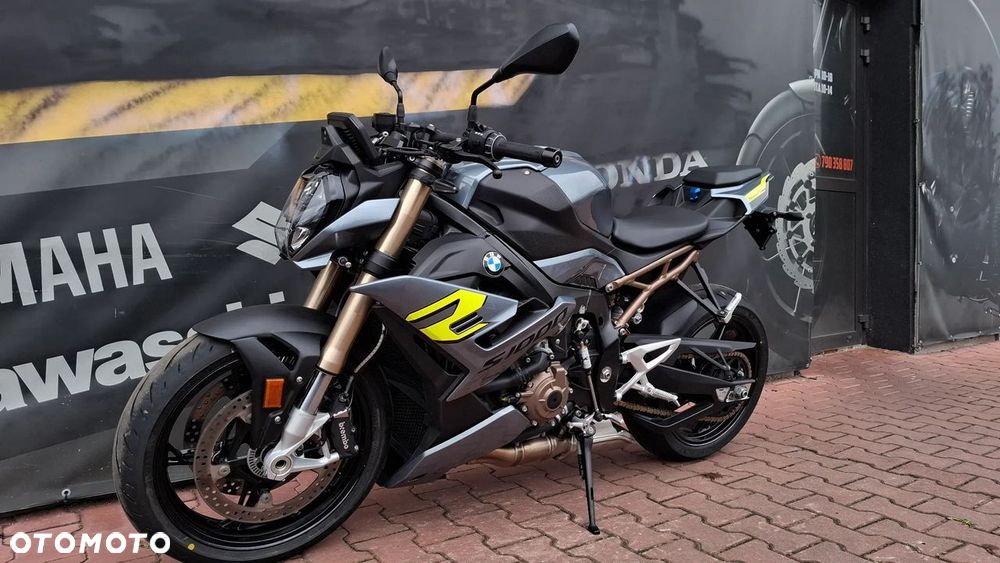 BMW S - 4