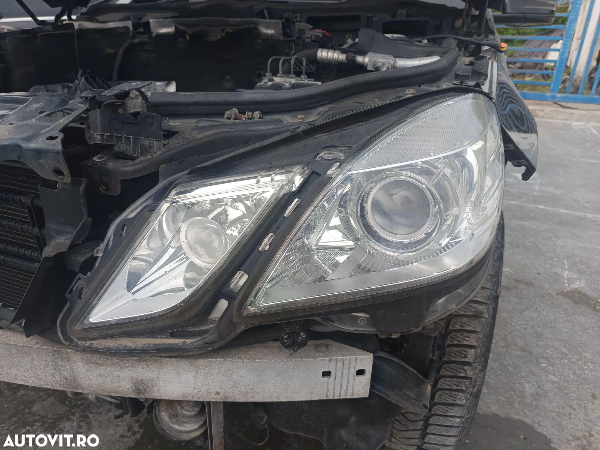 Far stanga Mercedes E-Class W212 2010 - 1