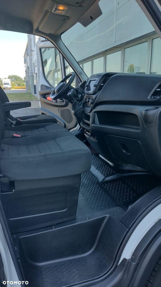 Iveco DAILY 35S14 A8V 16m3 Automat L4H2 mały przebieg - 15