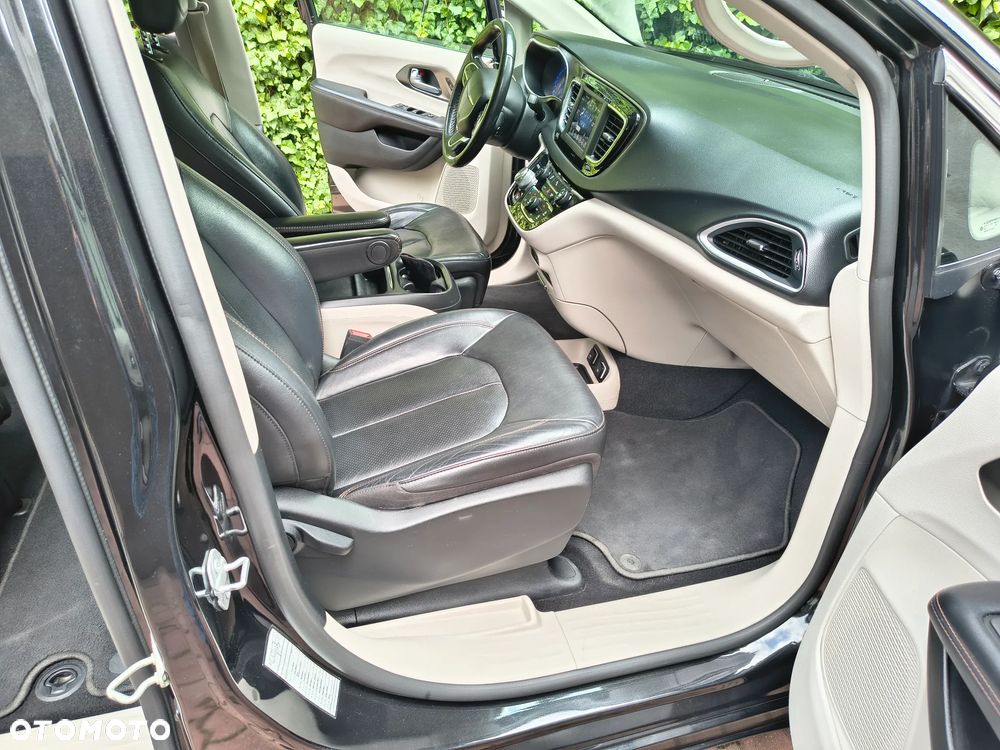Chrysler Pacifica - 20