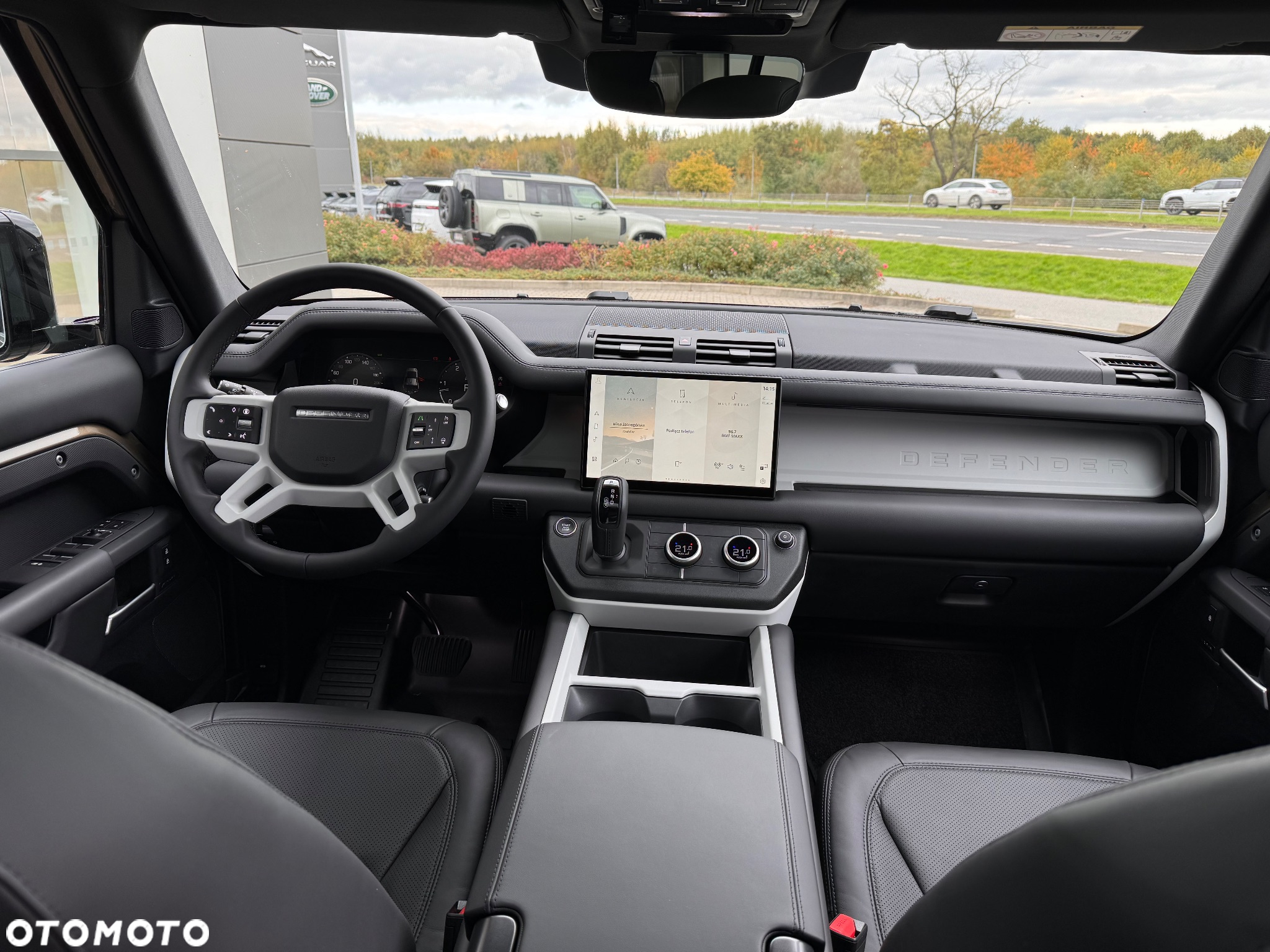 Land Rover Defender - 9