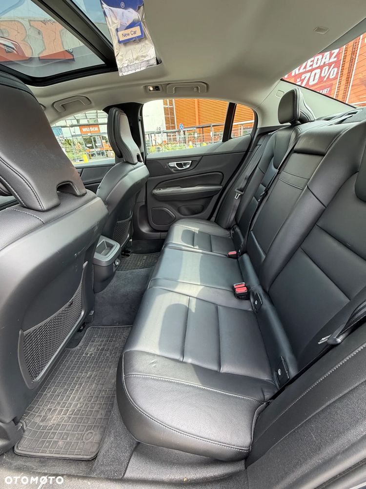Volvo S60 T5 Momentum Pro - 24