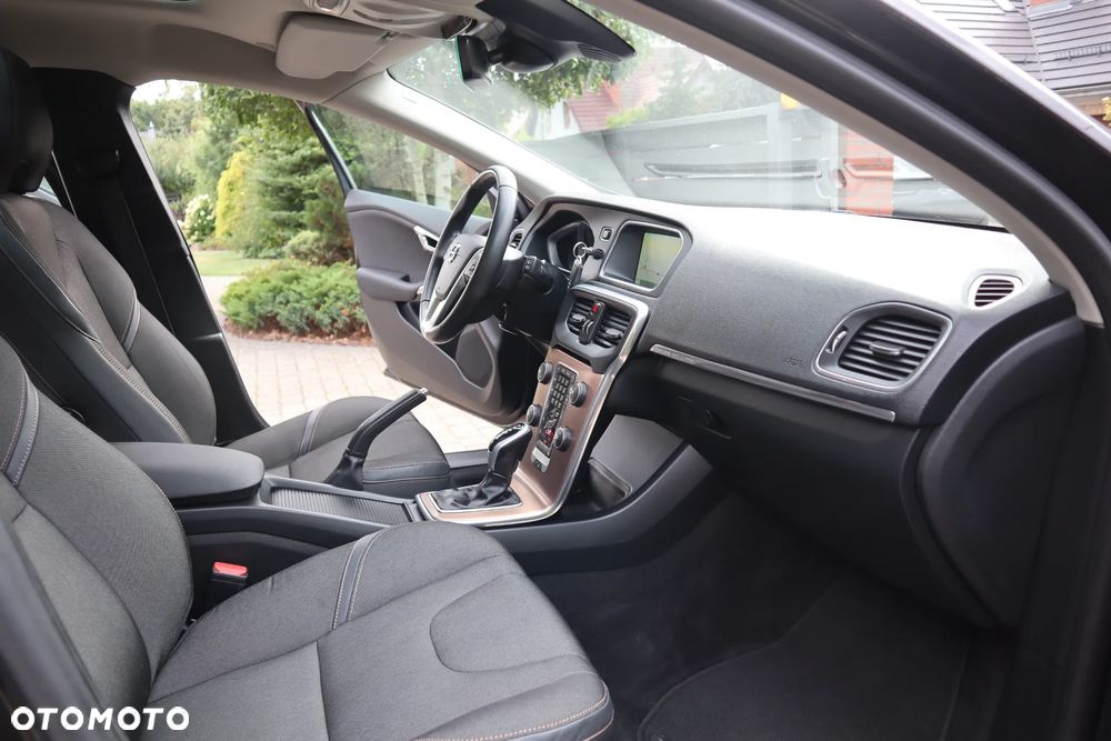 Volvo V40 Cross Country - 11