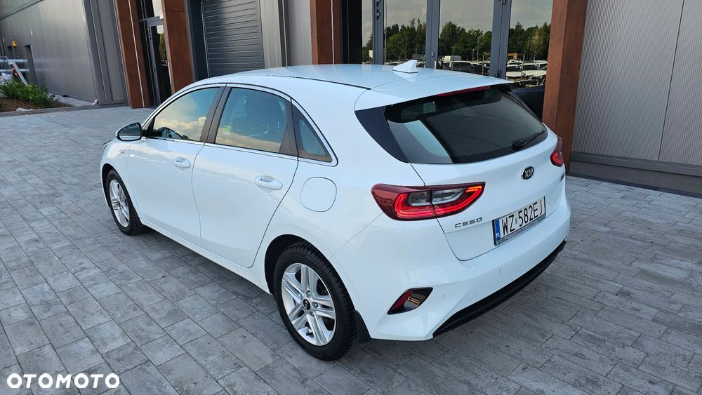 Kia Ceed 1.6 CRDi mHEV M - 4