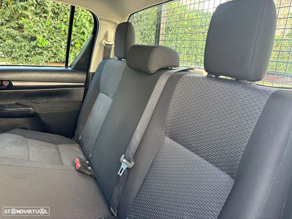 Toyota Hilux 2.4 D-4D 4WD CD CM - 19