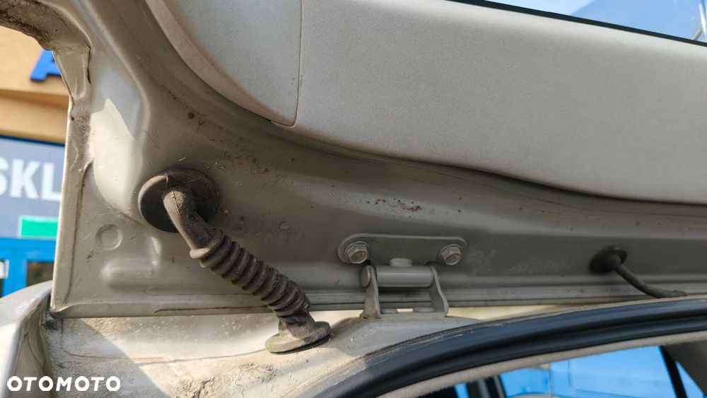 Klapa bagażnika Toyota Corolla Verso 01-04 1D9 - 17