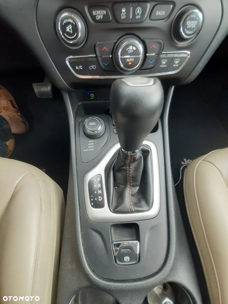 Jeep Cherokee 3.2 V6 Active Drive I Limited - 16