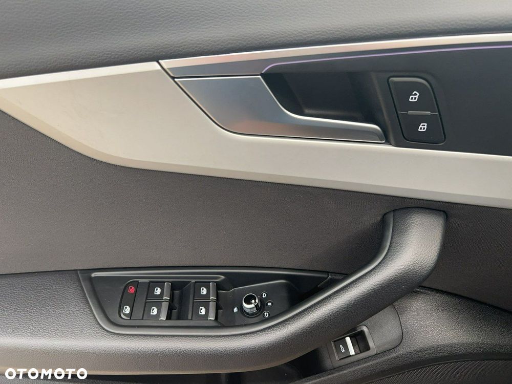 Audi A4 Limousine - 13