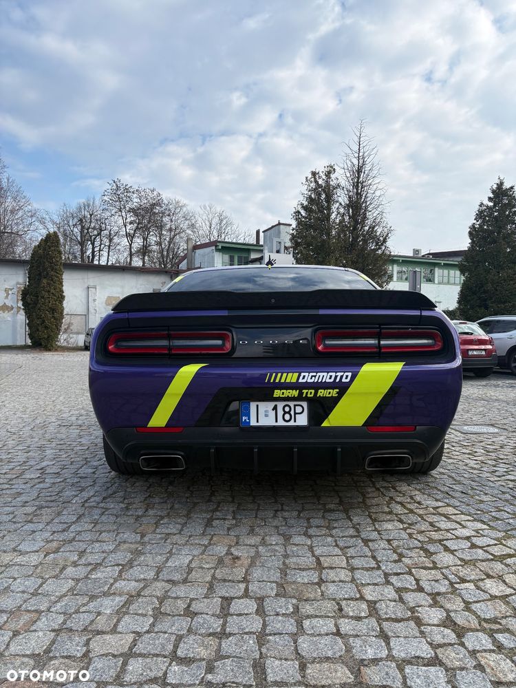 Dodge Challenger 6.1 SRT8 - 9