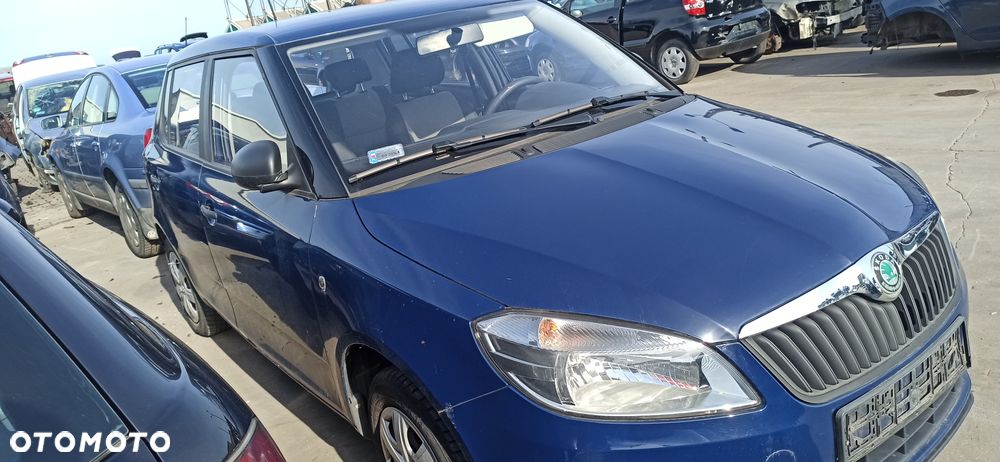 Skoda Fabia 2 II lift kod lakieru 4711 Silnik 1,2 6v ozn. CHFA skrzynia biegów  ozn. LNR części - 3