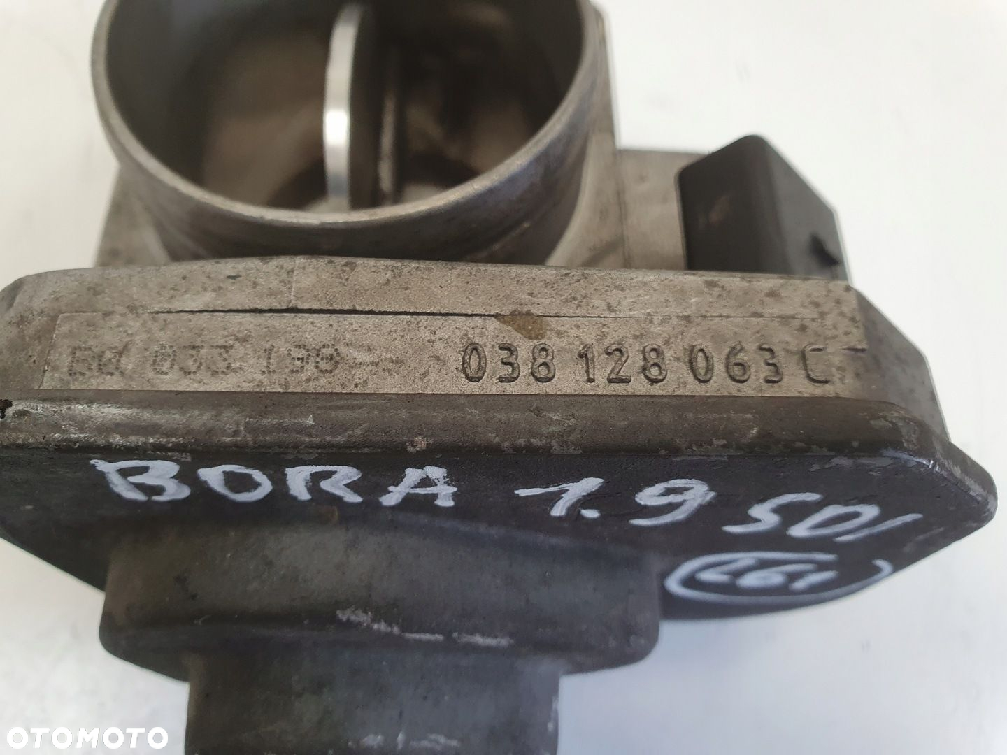 VW Bora 1.9 SDI PRZEPUSTNICA 038128063C - 2