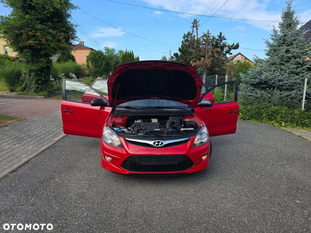 Hyundai i30 1.4 Base + - 5