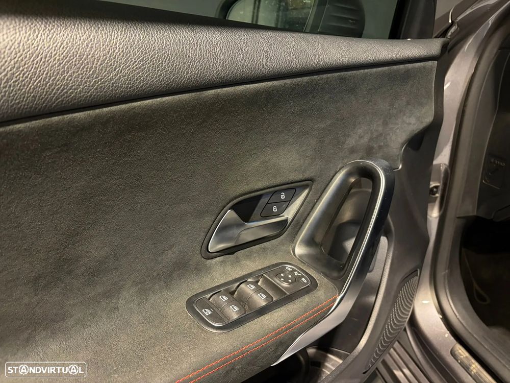 Mercedes-Benz A 250 Limousine e 8G-DCT AMG Line - 22