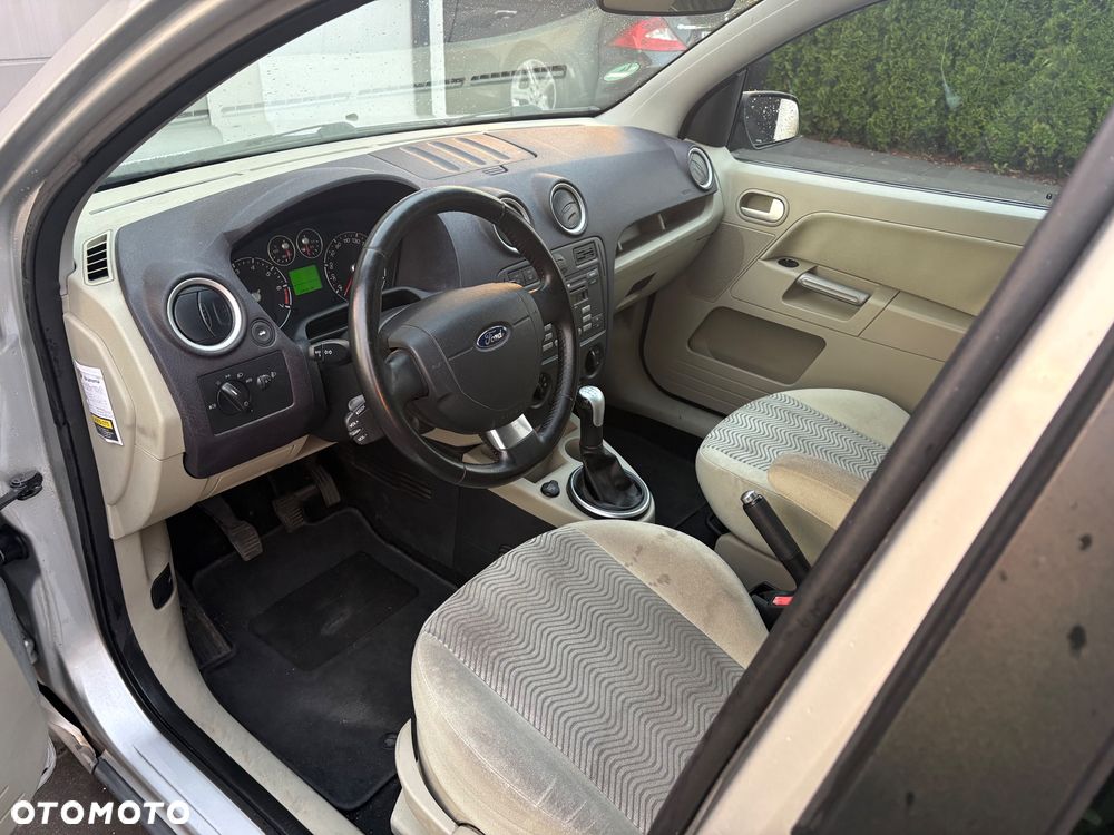 Ford Fusion - 10