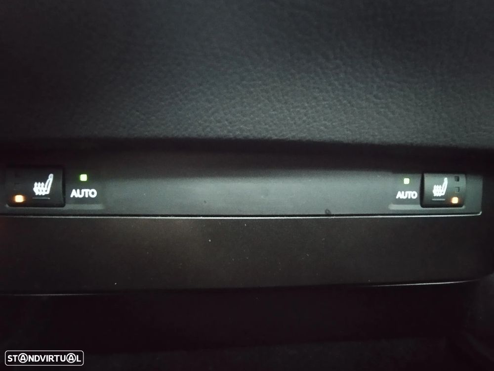 Lexus ES 300h F Sport - 37