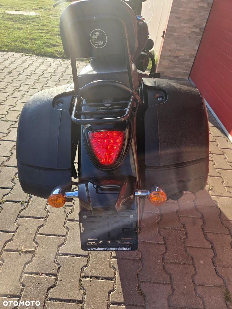 Suzuki Intruder - 17