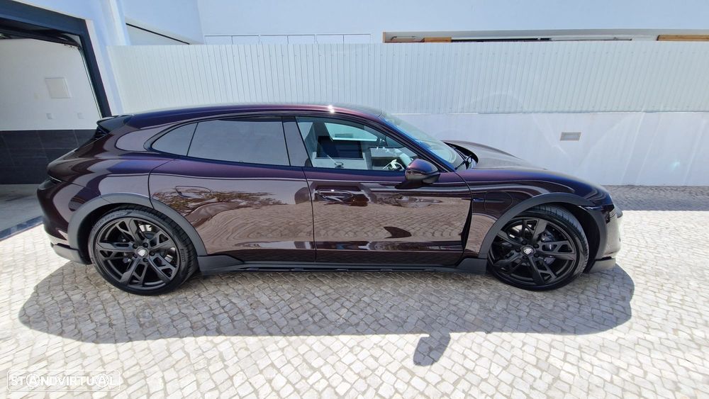 Porsche Taycan Cross Turismo 4 - 13