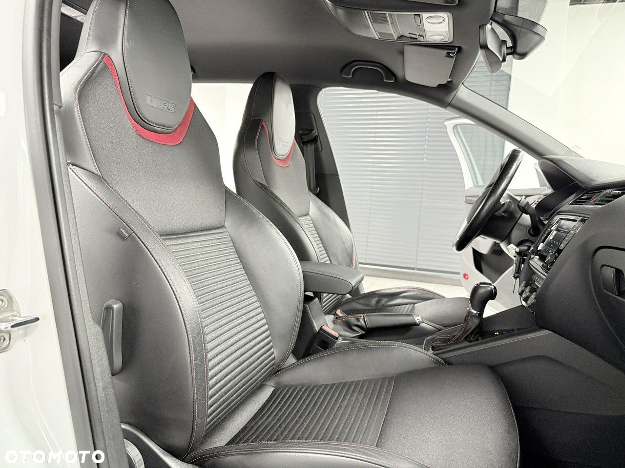 Skoda Octavia 2.0 TDI RS Challenge DSG - 25