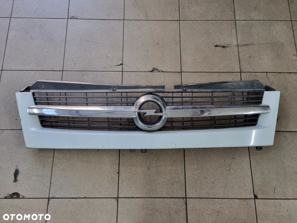 ATRAPA GRILL MASTER MOVANO  04-10r. - 1