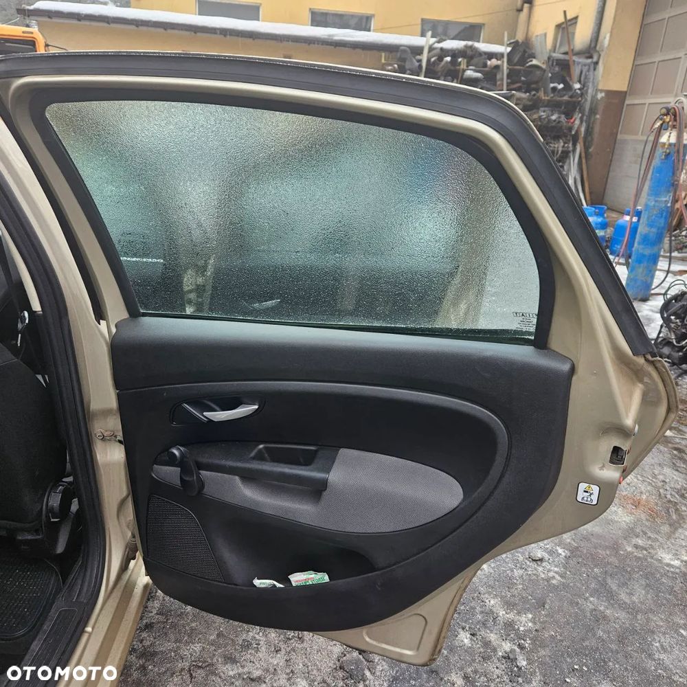 Fiat Linea 1,4 B 57kW / 78 KM (kod lak: 261) pojazd na części: maska, zderzak, drzwi, szyby, lusterka, chłodnica... - 24