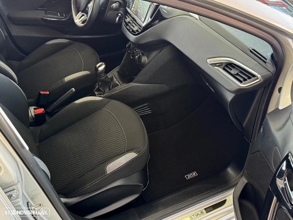 Peugeot 208 1.2 PureTech Style - 20