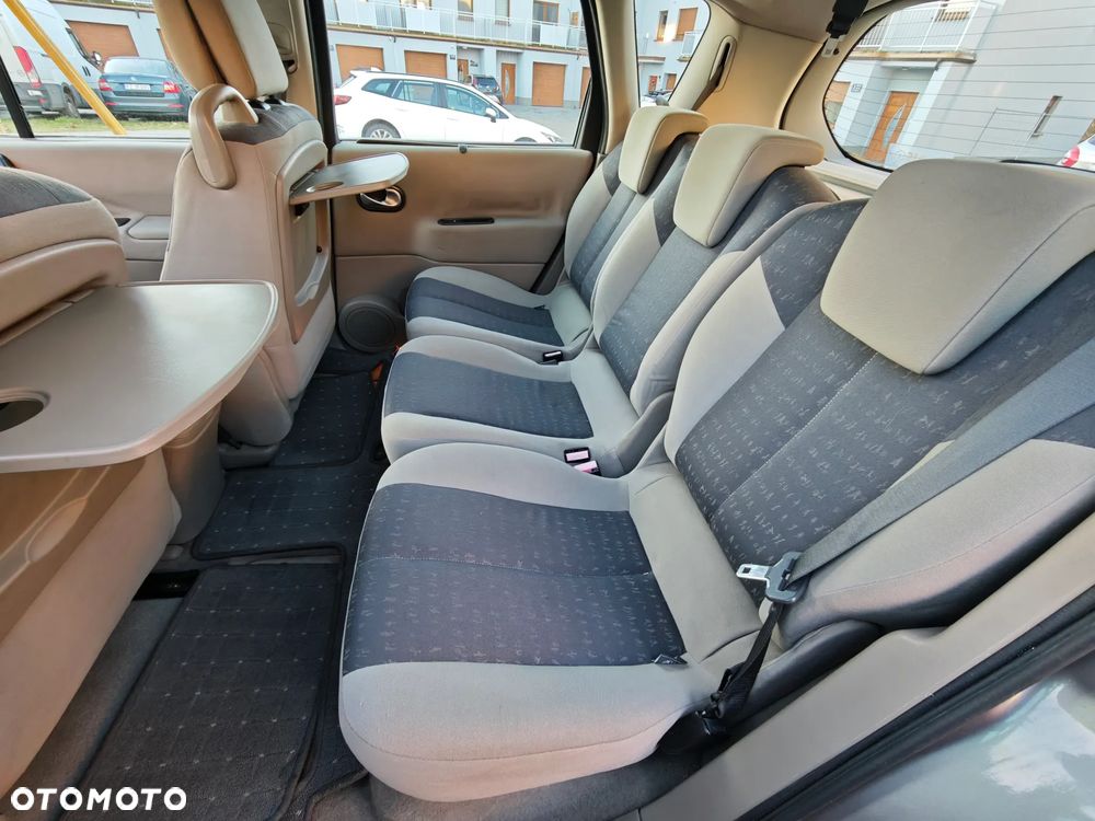 Renault Scenic 1.5 dCi Emotion - 15