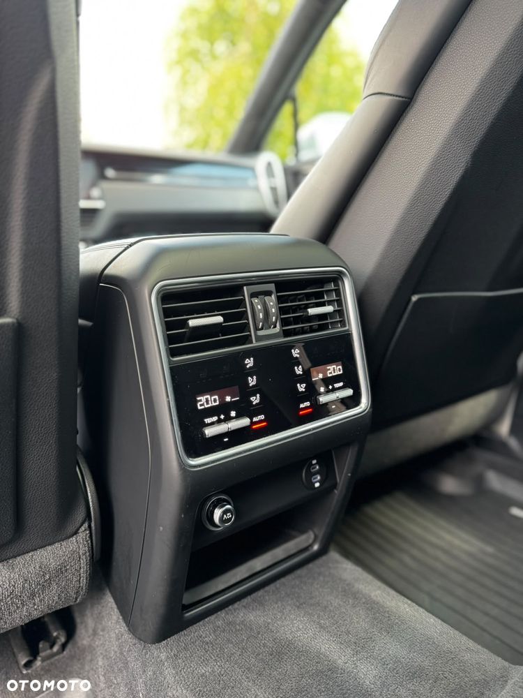 Porsche Cayenne Platinum Edition - 34