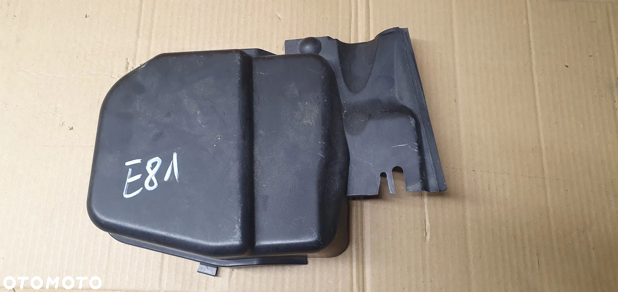 Osłona podszybia zaślepka kielicha prawa BMW 1 E81 E87 6925018 - 1
