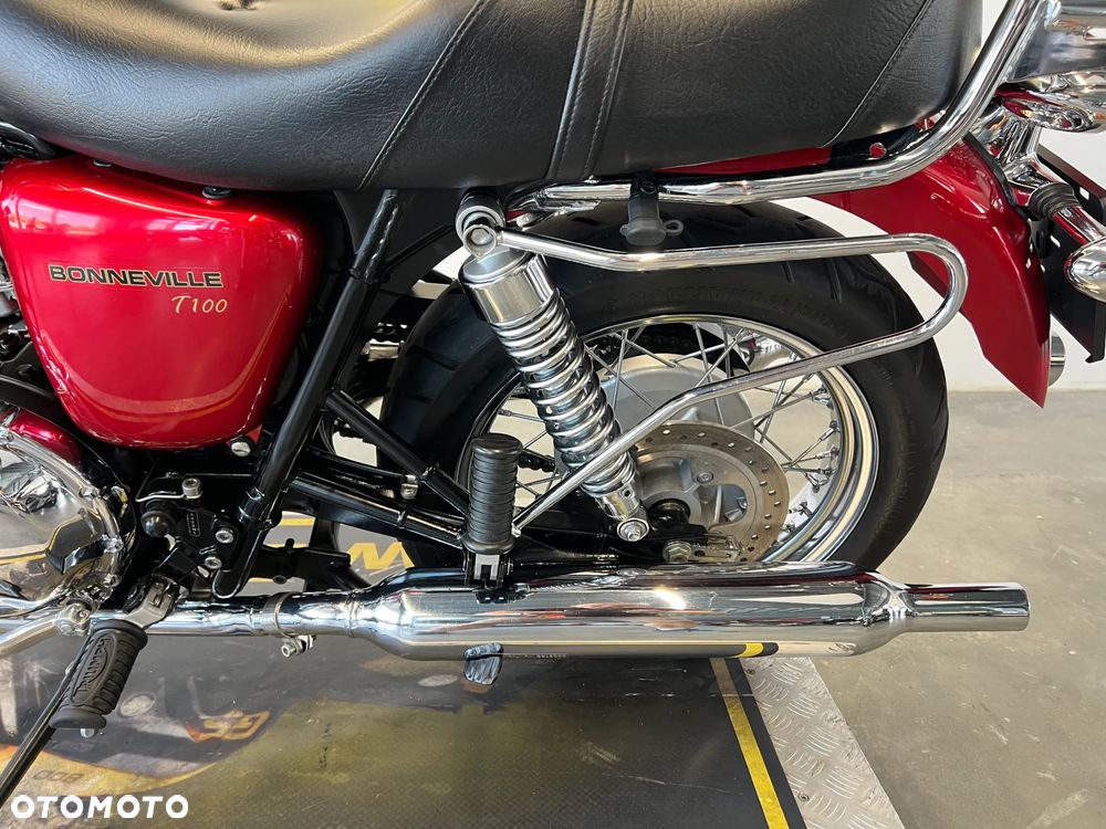 Triumph Bonneville - 15