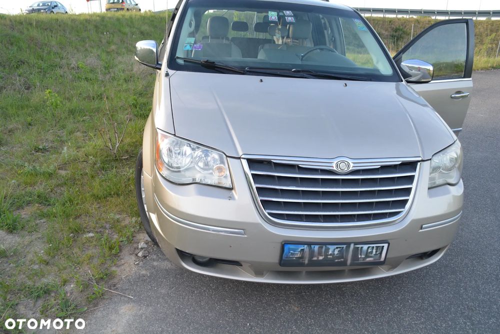 Chrysler Town & Country - 29