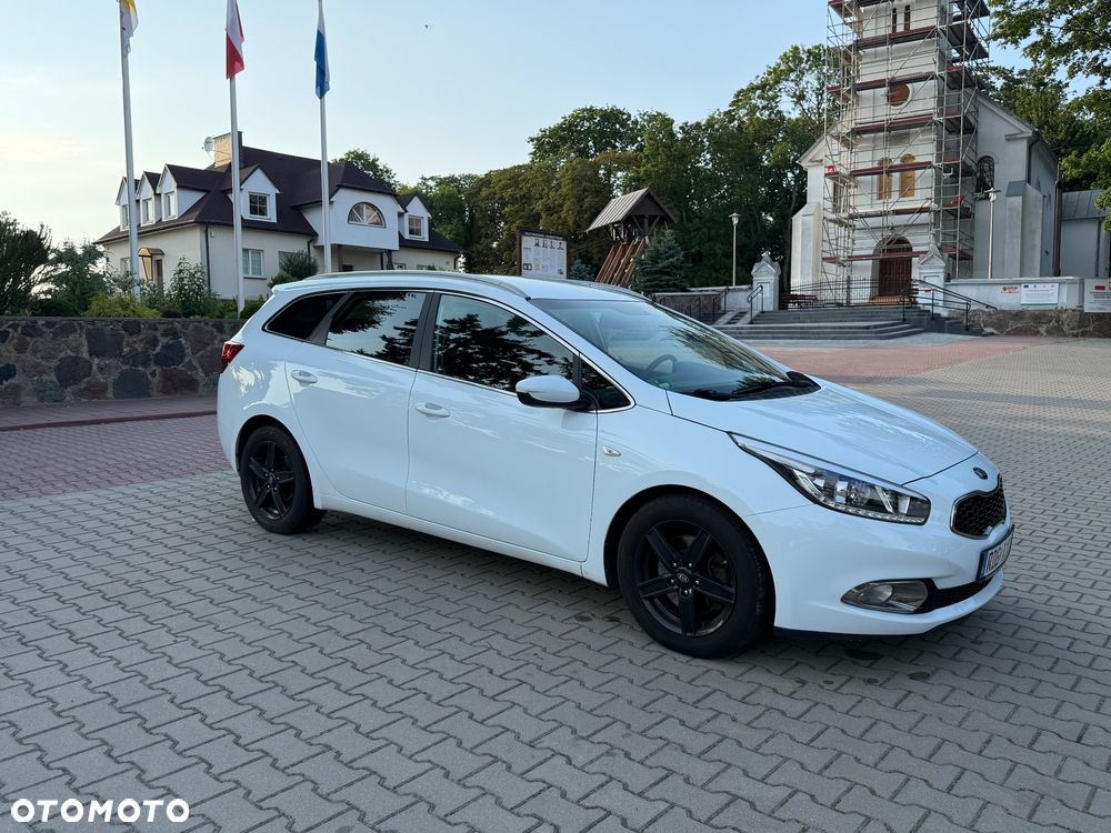 Kia Ceed - 11