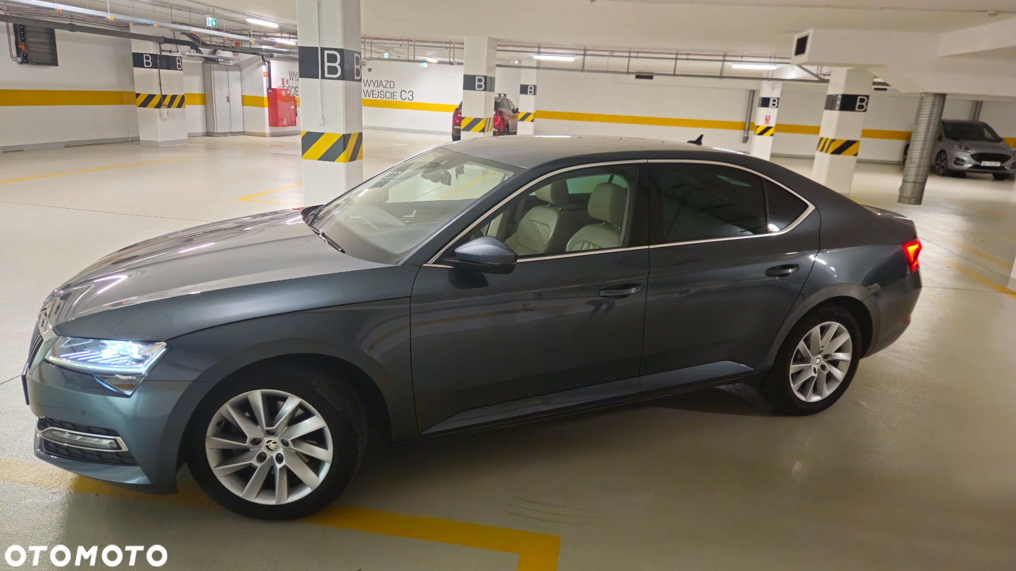Skoda Superb 2.0 TDI SCR Style DSG - 2