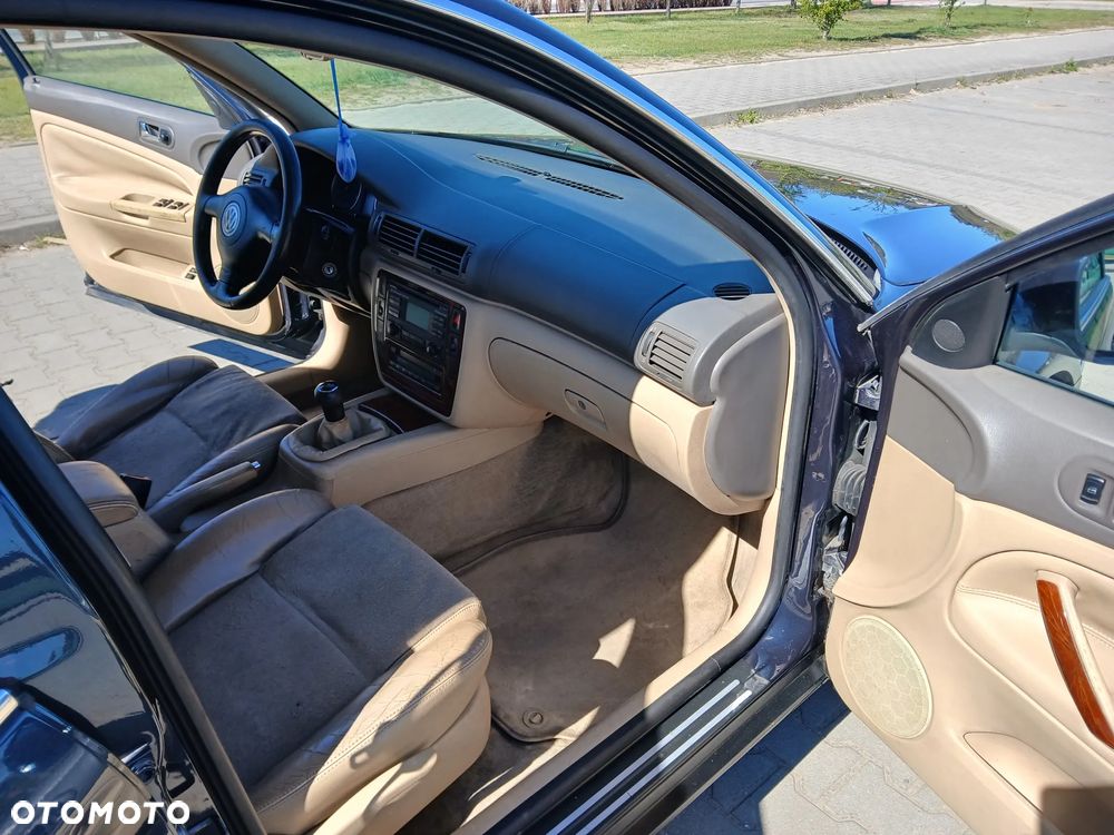 Volkswagen Passat 2.5 TDI V6 Comfortline - 10