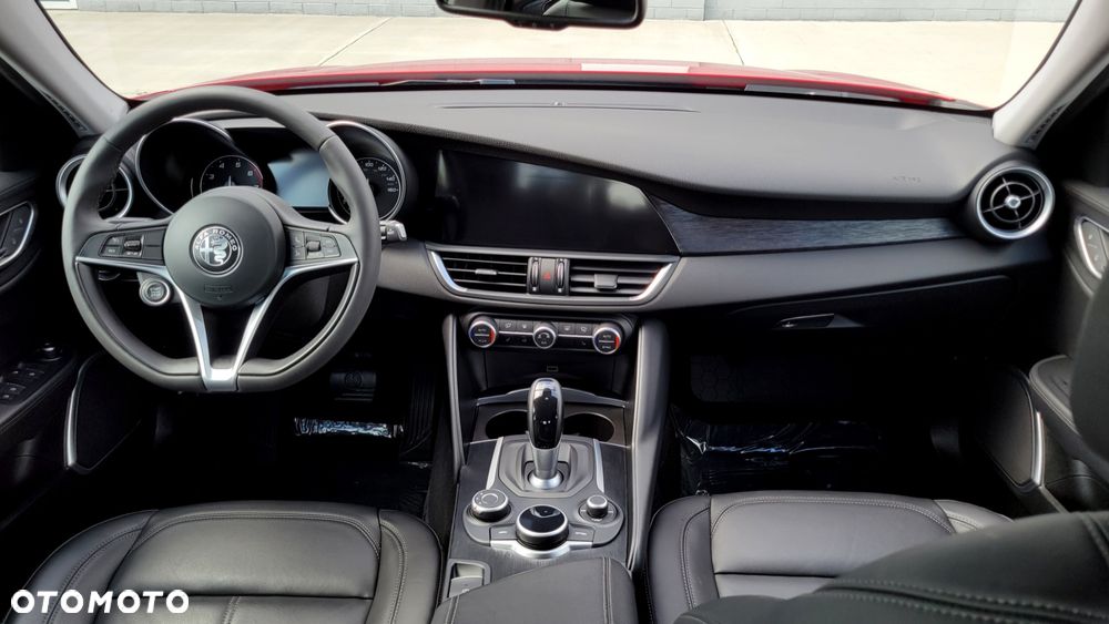 Alfa Romeo Giulia 2.0 Turbo 16V AT8-Q4 Ti - 29