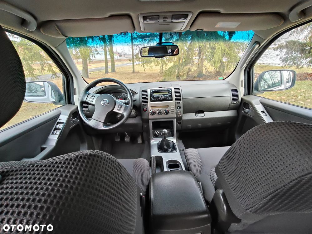 Nissan Pathfinder 2.5 D XE - 10