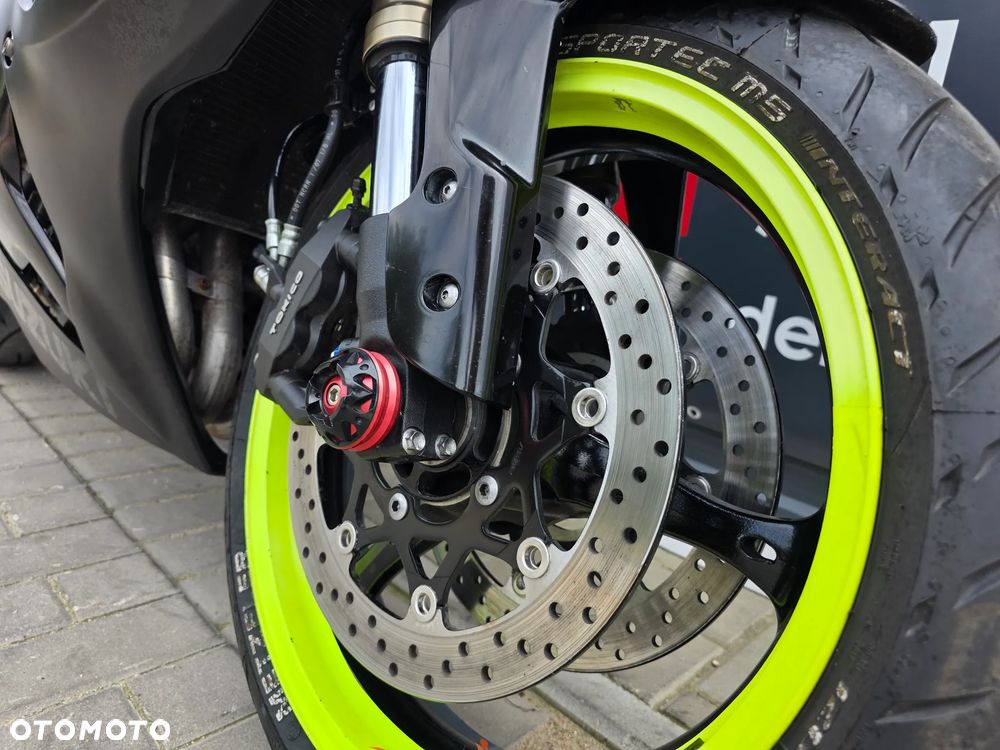 Suzuki GSX-R - 32