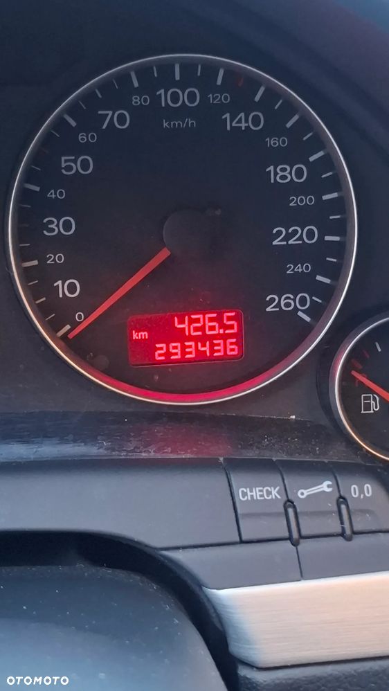 Audi A4 Avant 2.0 TDI Quattro - 16