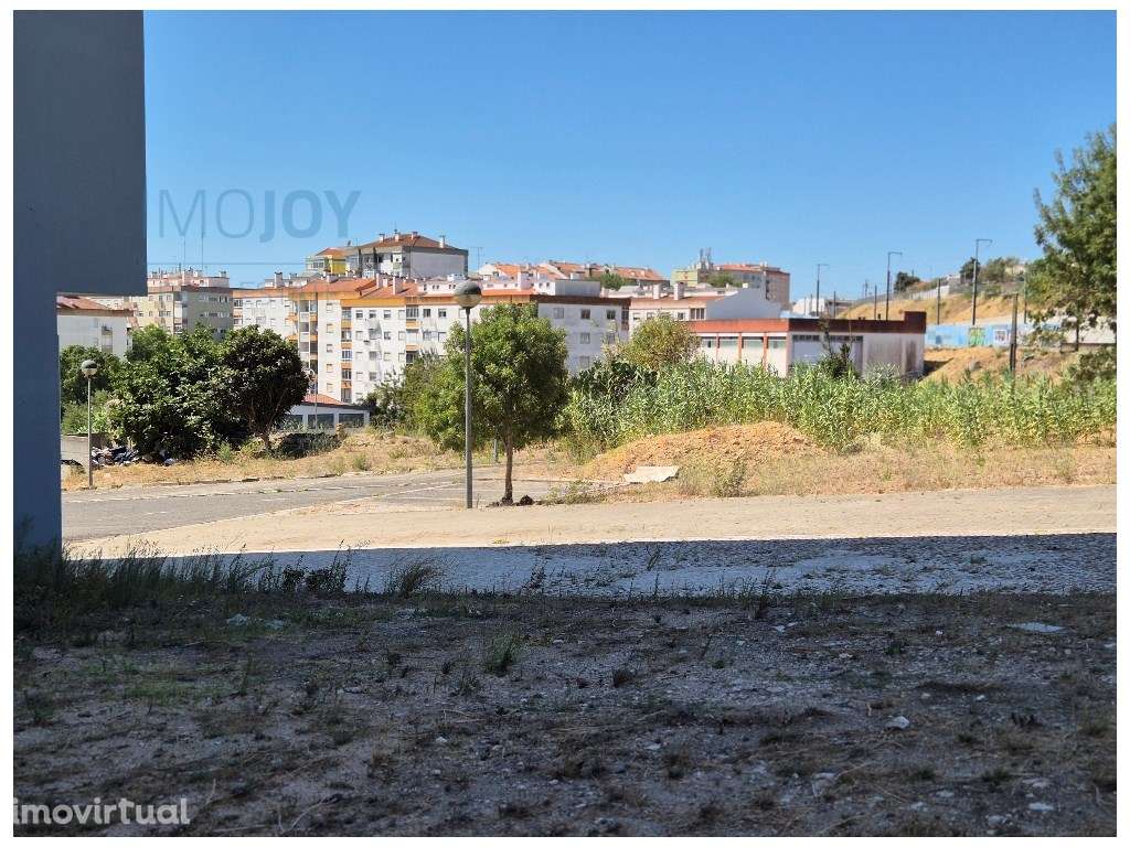 Terreno com Projeto Aprovado na Amadora - Grande imagem: 3/12