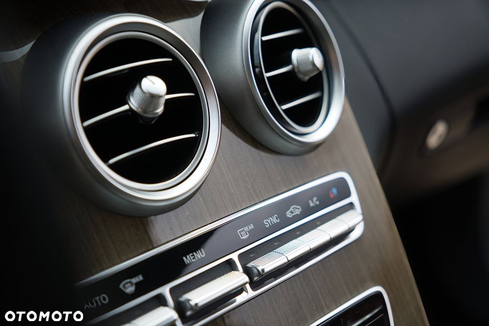Mercedes-Benz Klasa C 180 7G-TRONIC Exclusive - 25