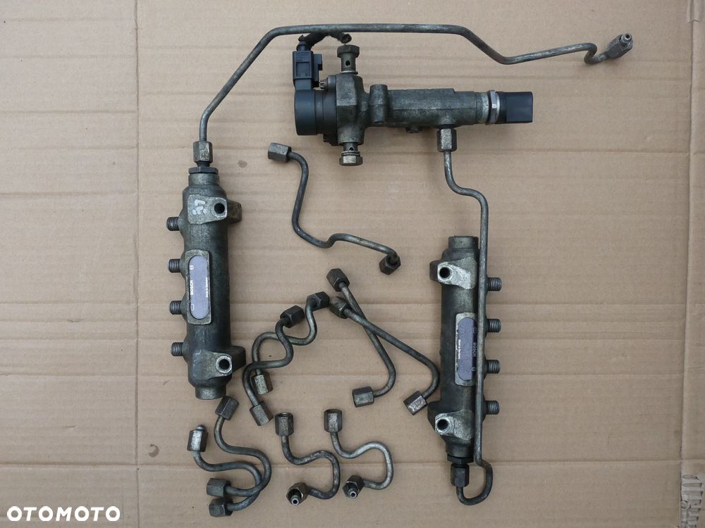 AUDI A8 D2 3.3 TDI AKF ROZDZIELACZ PALIWA 057130763A 057130764
