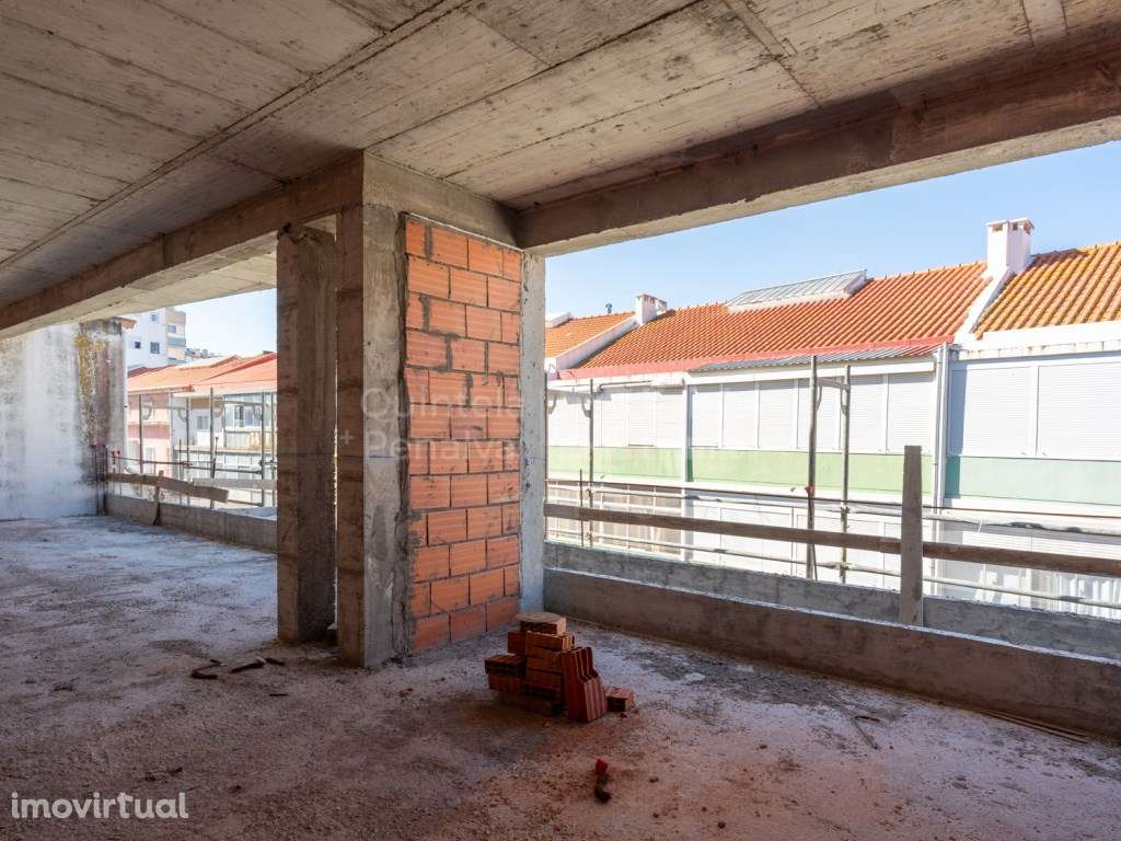 Apartamento T3 com garagem e terraço para venda em Cacilhas - Grande imagem: 3/37