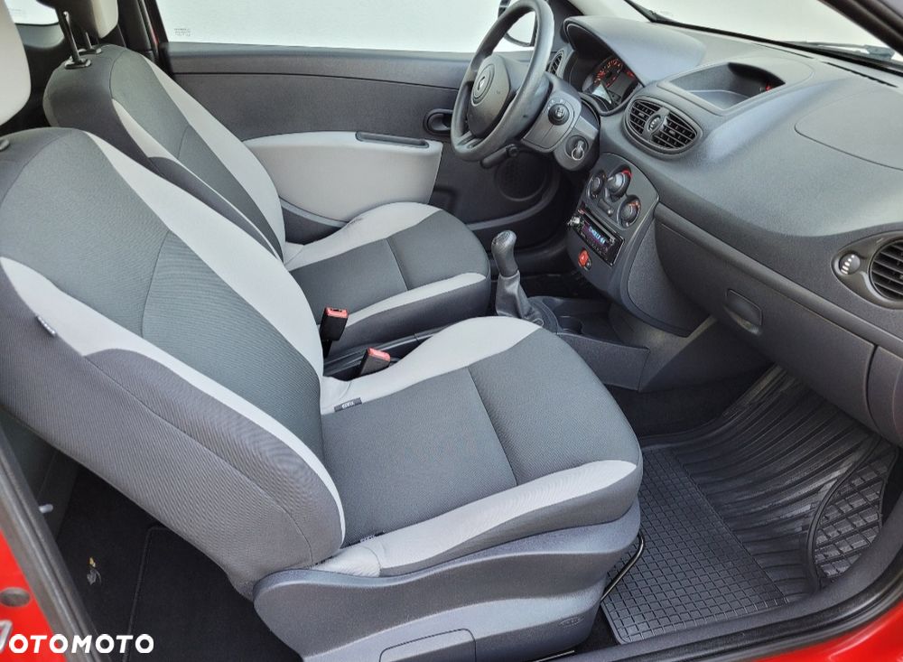 Renault Clio 1.2 16V 75 Expression - 13