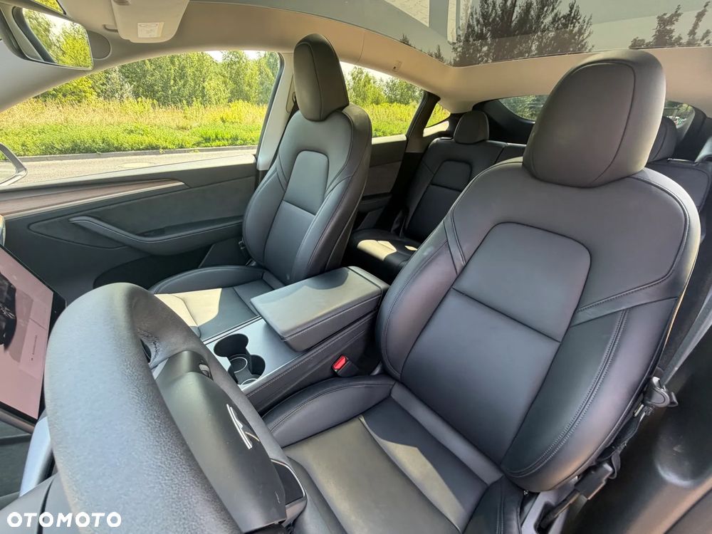 Tesla Model Y Long Range Dual Motor AWD - 10