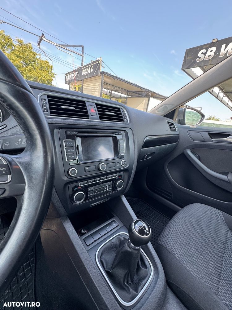 Volkswagen Jetta 1.6 TDI DPF Comfortline - 11