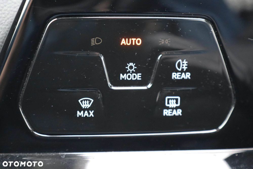 Volkswagen Golf 2.0 TDI Life - 29