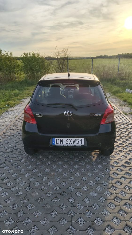 Toyota Yaris 1.3 - 6