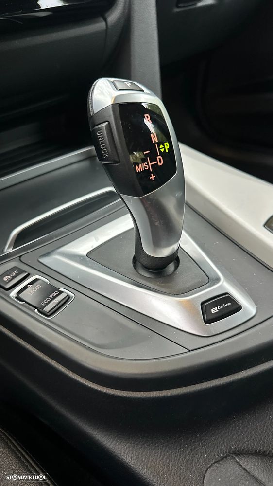 BMW 330 e iPerformance - 10