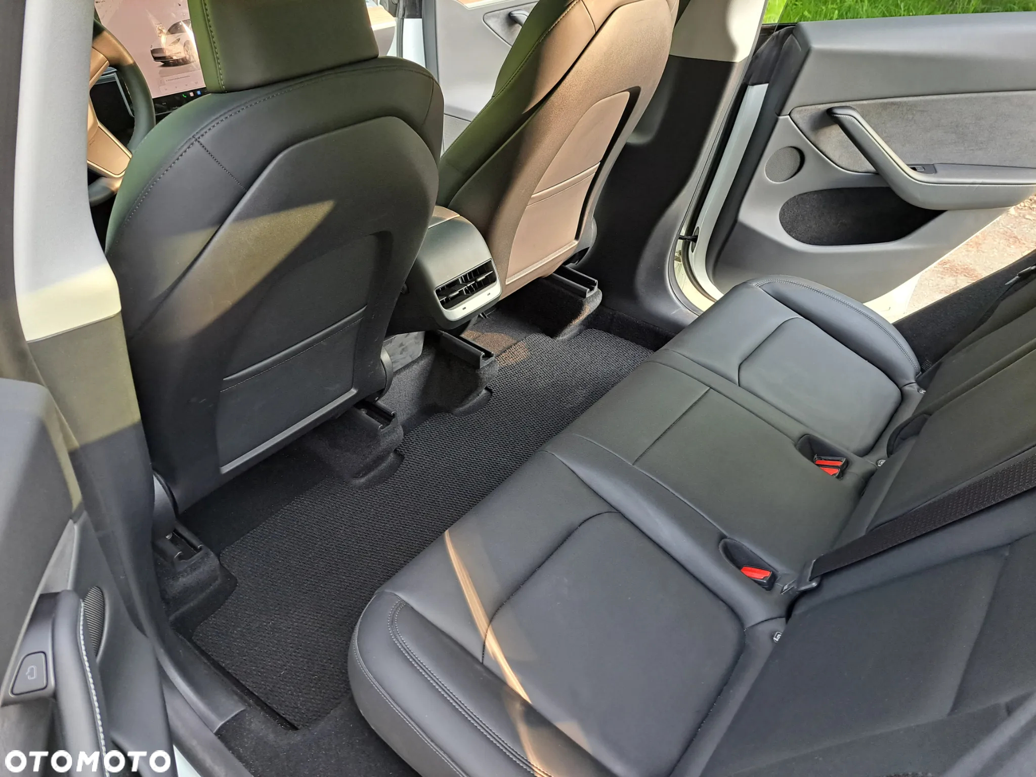 Tesla Y Model Long Range Dual Motor AWD - 12