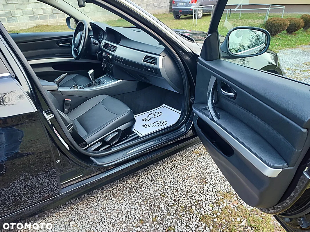 BMW Seria 3 320d - 24
